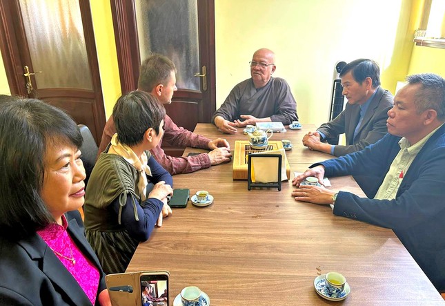 Hòa thượng Thích Thiện Bảo tiếp ông Balogdhi Tibor, Đại sứ Hungary tại Việt nam