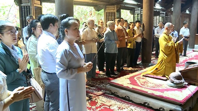 Thượng tọa Thích Đức Thiện chủ trì khóa lễ tụng kinh cầu nguyện quốc thái dân an Thượng tọa Thích Đức Thiện chủ trì khóa lễ tụng kinh cầu nguyện quốc thái dân an