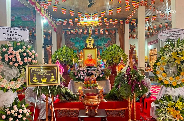 Giác linh đường Trưởng lão Hòa thượng Dương Nhơn tại chùa Chanđa Sophone Prếk On Đơk Giác linh đường Trưởng lão Hòa thượng Dương Nhơn tại chùa Chanđa Sophone Prếk On Đơk