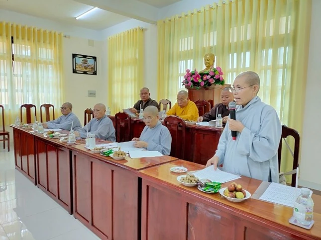Ni sư Thích nữ Như Hương, trình bày kế hoạch chuẩn bị tổ chức Đại lễ tưởng niệm Đức Thánh Tổ Ni Đại Ái Đạo, vào năm 2024 tại TP.Cần Thơ