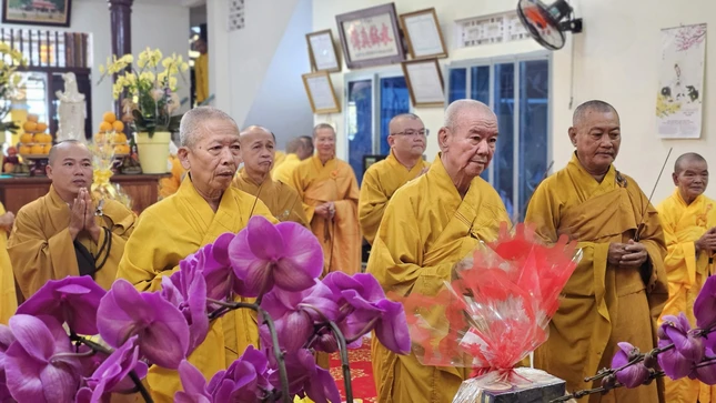 Chư tôn giáo phẩm, môn phong niêm hương tưởng niệm Giác linh Hòa thượng Thích Trí Tâm