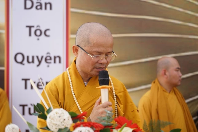 Thượng tọa Thích Vĩnh Tường phát biểu khai mạc