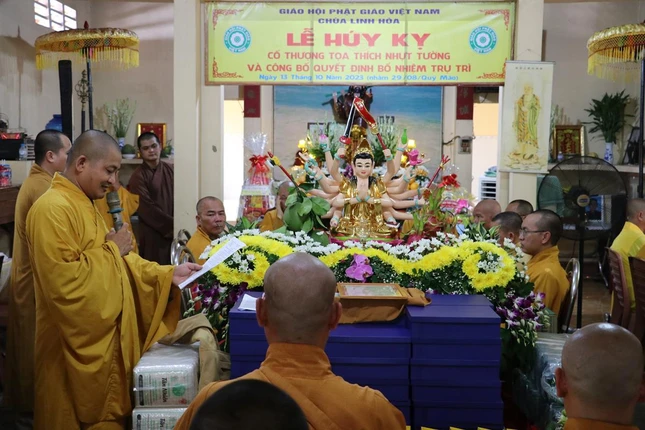 Đại đức Thích Lệ Duyên công bố quyết định bổ nhiệm trụ trì chùa Linh Hòa