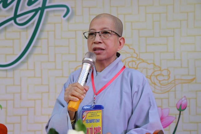 Ni sư Thích nữ Như Nguyệt, Trưởng ban Kinh tế - Tài chính GHPGVN tỉnh phát biểu khai mạc