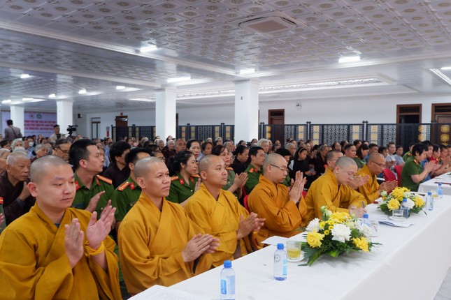 Chư tôn đức tham dự hội nghị