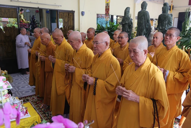 Chư tôn đức tưởng niệm Ni trưởng Thích nữ Như Ngộ tại chùa Thiên Phước