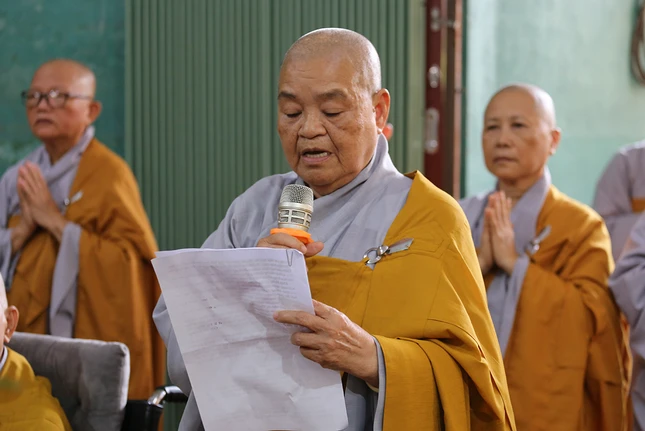 Ni trưởng Thích nữ Tuệ Đăng thành kính dâng lời tưởng niệm ân sư