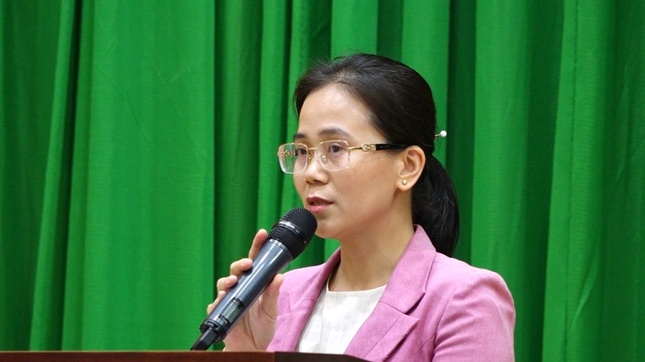 Bà Lê Thị Hoài thông tin một số nét chính về tình hình hoạt động tôn giáo trên địa bàn tỉnh Đồng Nai