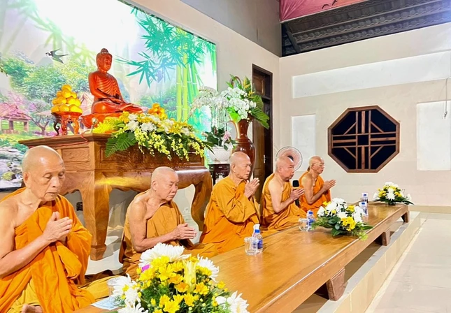 Chư tôn đức chứng minh