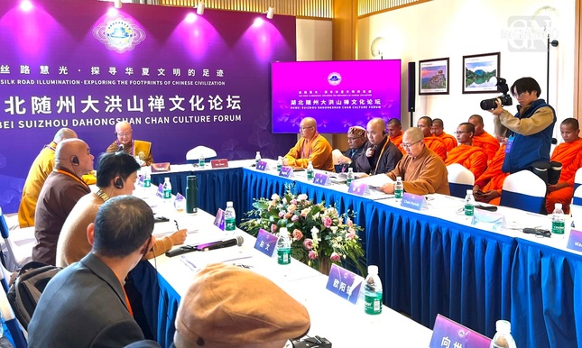 Các đại biểu tham dự hội nghị bàn tròn