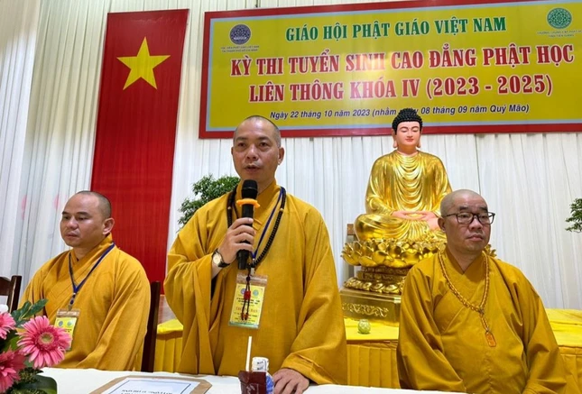 Thượng tọa Thích Quang Thạnh phát biểu tại lễ khai mạc