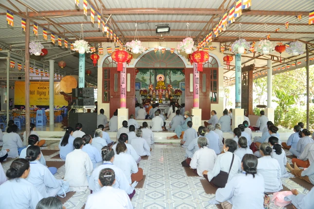 250 tu sinh tham gia "Một ngày an lạc"