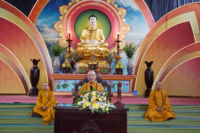 Hòa thượng Thích Bảo Nghiêm có thời pháp thoại chia sẻ với các hành giả về tầm quan trọng của Bát Quan trai giới Hòa thượng Thích Bảo Nghiêm có thời pháp thoại chia sẻ với các hành giả về tầm quan trọng của Bát Quan trai giới