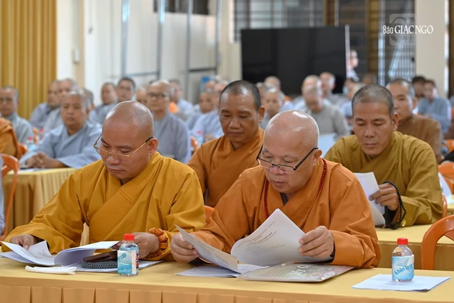 Chư tôn đức các tiểu ban thuộc Ban Tổ chức Đại giới đàn Minh Nguyệt tham dự họp