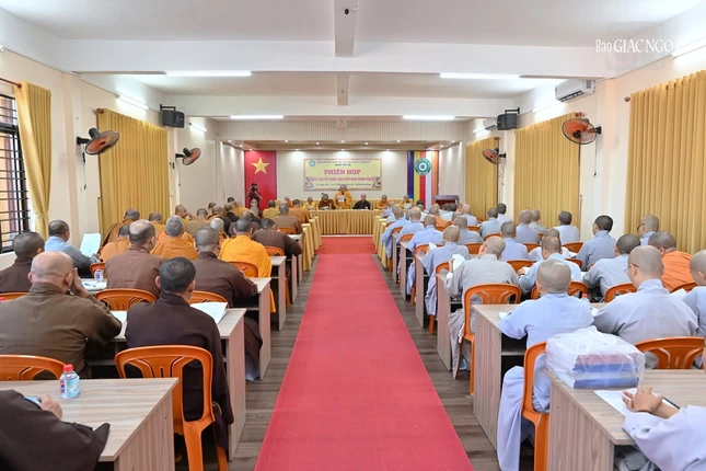 Quang cảnh buổi họp