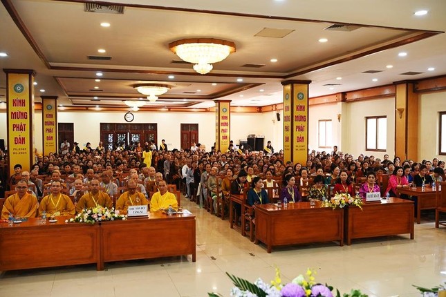 Chư tôn đức Ban Từ thiện xã hội T.Ư tham dự Chư tôn đức Ban Từ thiện xã hội T.Ư tham dự