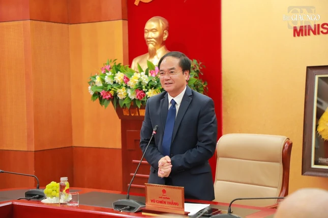 Thứ trưởng Vũ Chiến Thắng tiếp chư Ni tại Bộ Nội vụ