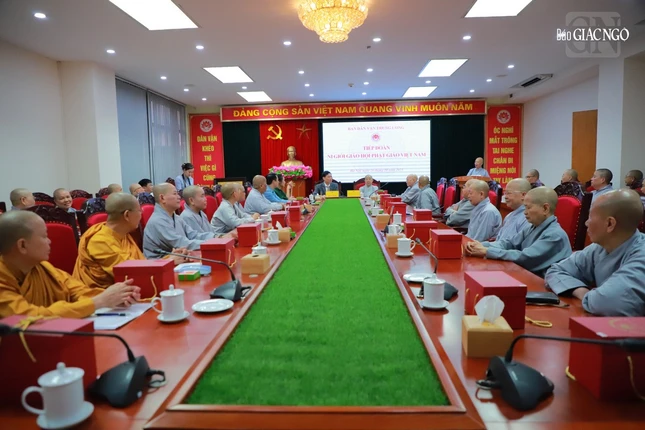 Ông Đỗ Văn Phới, Phó Trưởng ban Dân vận T.Ư tiếp đoàn Phân ban Ni giới T.Ư