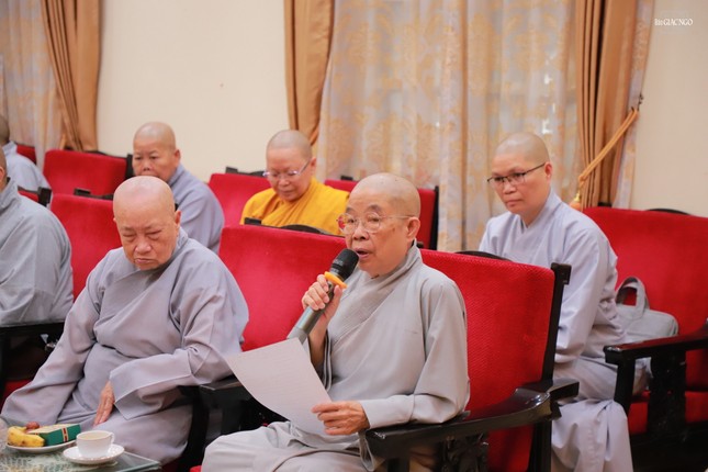 Ni trưởng Thích Nhật Khương vấn an sức khỏe chư tôn đức lãnh đạo Giáo hội và báo cáo chuyến về thăm Thủ đô của đoàn