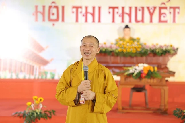 Thượng tọa Thích Minh Nhẫn phát biểu khai mạc