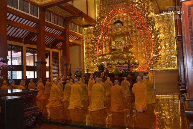 Bố-tát là nghi thức đặc thù của Tăng đoàn Bố-tát là nghi thức đặc thù của Tăng đoàn