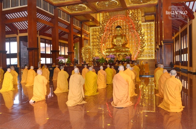 Chư tôn đức đảnh lễ Tam bảo Chư tôn đức đảnh lễ Tam bảo