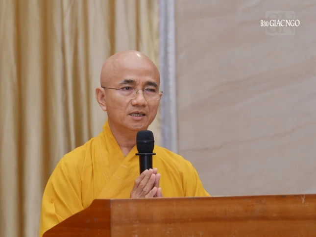 Thượng tọa Thích Thiện Quý, Phó Trưởng ban kiêm Chánh Thư ký Ban Trị sự GHPGVN TP.HCM trình kế hoạch tuần huân tu, dự kiến tổ chức vào tháng 12-2023