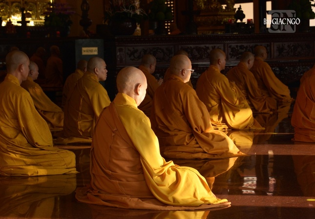 Sống trong tinh thần của giới luật Đức Phật dạy Sống trong tinh thần của giới luật Đức Phật dạy