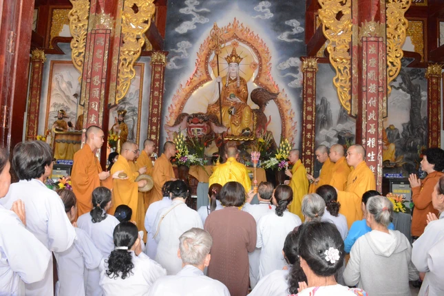 Khóa lễ cầu nguyện tại chùa Long Phước