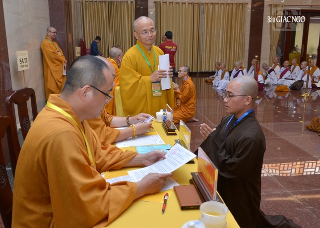 Giới tử Sa-di trả lời vấn đáp từ giám khảo