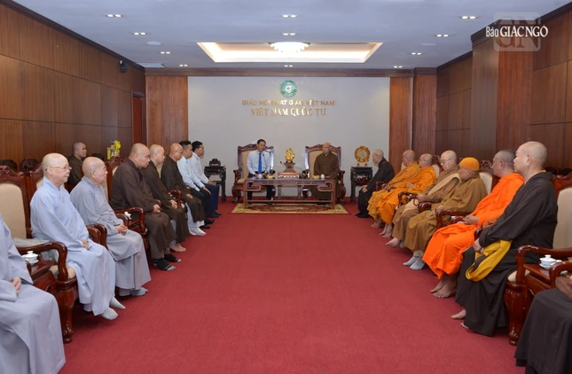 Quang cảnh buổi tiếp thân mật tại Việt Nam Quốc Tự