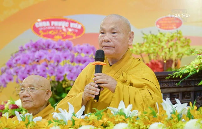 Hòa thượng Thích Thiện Nhơn ban đạo từ tại lễ khai mạc Đại giới đàn Minh Nguyệt Hòa thượng Thích Thiện Nhơn ban đạo từ tại lễ khai mạc Đại giới đàn Minh Nguyệt