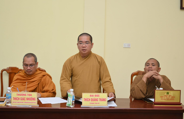 Đại đức Thích Quảng Tráng báo cáo và trình phương hướng hoạt động Phật sự sắp tới Đại đức Thích Quảng Tráng báo cáo và trình phương hướng hoạt động Phật sự sắp tới