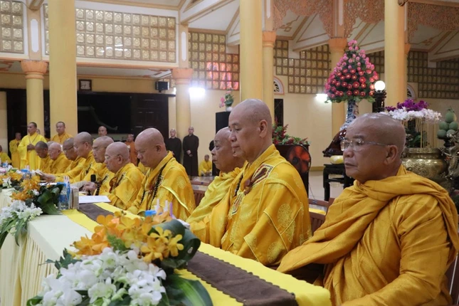 Chư tôn đức hướng dẫn các Giới tử sám hối ba nghiệp thanh tịnh