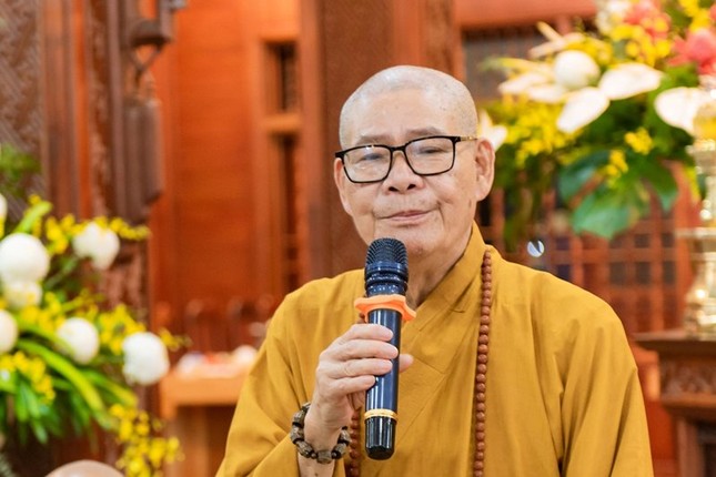 Hòa thượng Đường đầu Thích Châu Quang giáo giới đến giới tử tại gia Hòa thượng Đường đầu Thích Châu Quang giáo giới đến giới tử tại gia