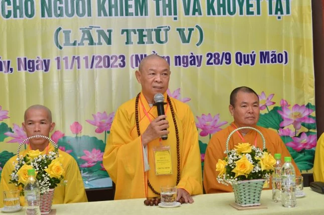 Hòa thượng Thích Từ Nghiêm ban đạo từ