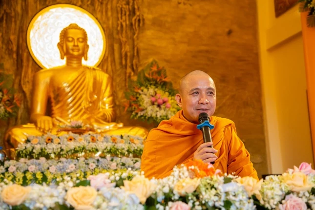 Thượng tọa Thích Chánh Định thuyết giảng