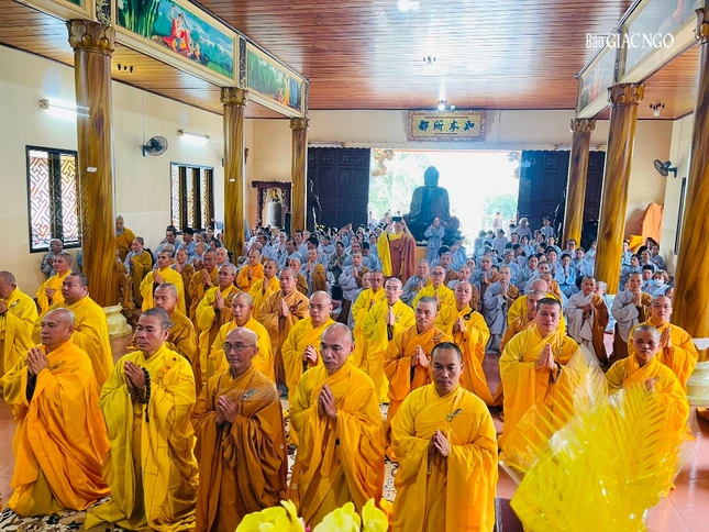 Đạo tràng thành kính tưởng niệm