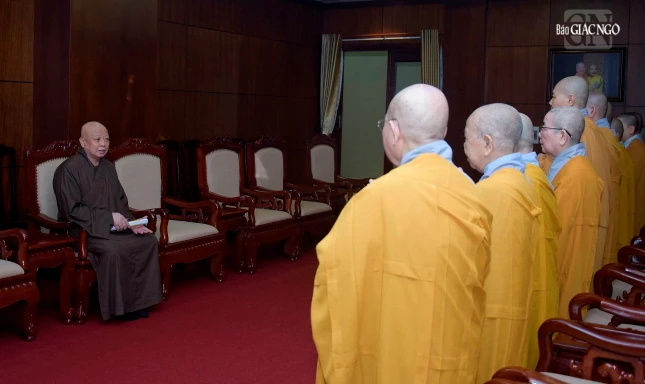 Hòa thượng Thích Lệ Trang có vài lời lưu ý cùng chư Ni trưởng trong Phân ban Ni giới TP.HCM, Ban Kiến đàn Ni trong công tác tổ chức