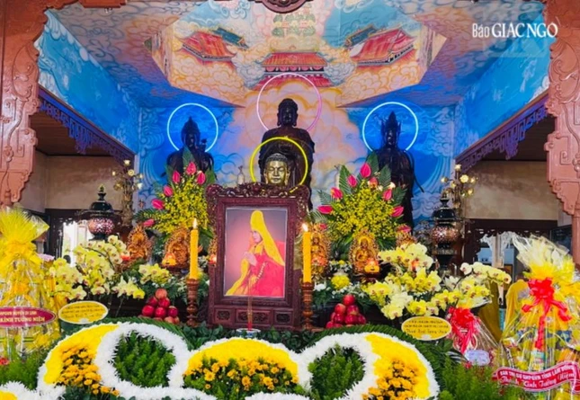 Di ảnh Hòa thượng Thích Toàn Đức tại Tổ đường chùa Linh Thắng