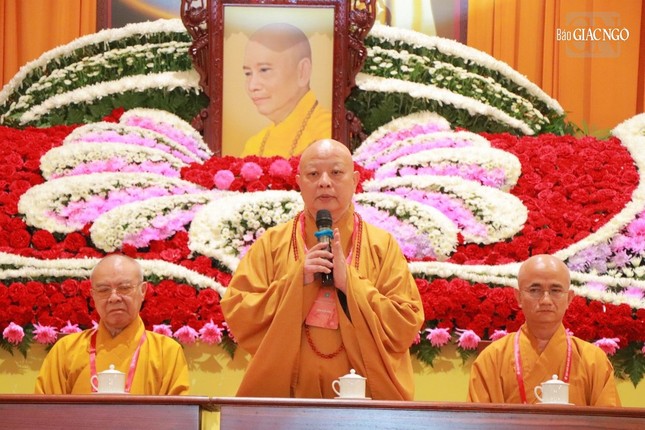 Hòa thượng Chánh Chủ đàn sách tấn đến giới tử Ni tại giới trường chùa Thanh Tâm