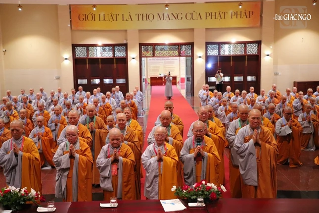 Ni trưởng Thích nữ Từ Nhẫn tri ân chư tôn đức Ban Kiến đàn đến thăm giới trường chùa Thanh Tâm