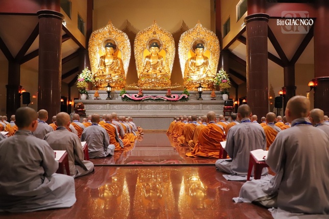 Giới tử sống trọn vẹn trong các thời khóa thiền gia