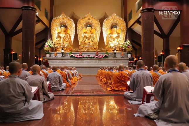 Giới tử sống trọn vẹn trong các thời khóa thiền gia