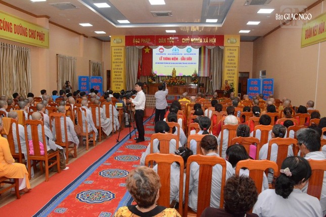 Quang cảnh buổi lễ tưởng niệm nạn nhân tử vong do tai nạn giao thông