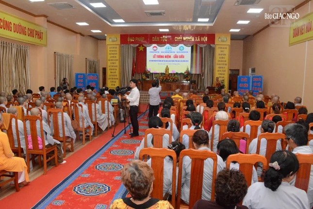 Quang cảnh buổi lễ tưởng niệm nạn nhân tử vong do tai nạn giao thông