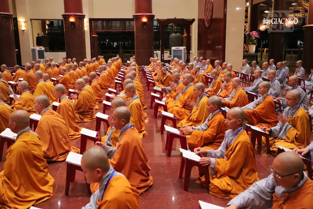 Thanh lọc thân - khẩu - ý qua các thời khóa trong ngày