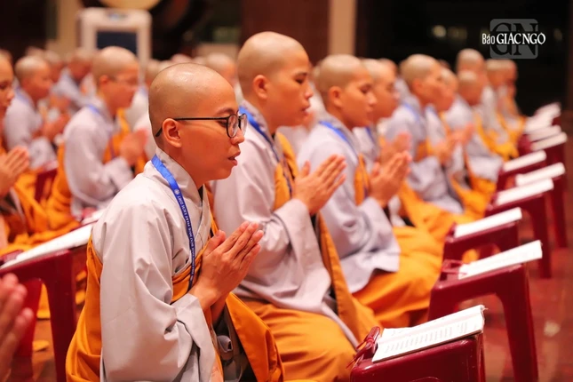 Ban Điều hành giới trường Ni hướng dẫn các giới tử thực hiện các thời khóa theo quy định