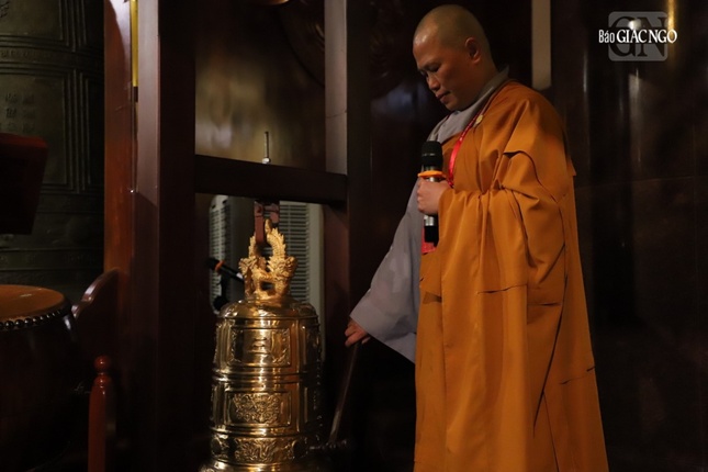 Chuông lệnh báo hiệu cho giới tử bắt đầu thời gian hô canh trong khuôn viên giới trường chùa Thanh Tâm