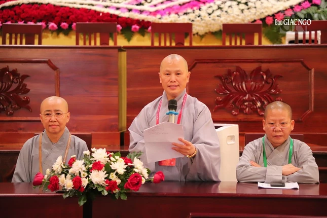 Ni sư Thích nữ Như Ngọc phổ biến thanh quy giới trường đến giới tử